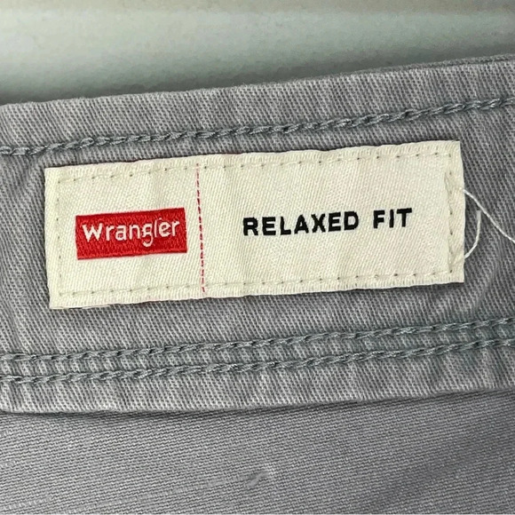 Wrangler Relax Fit Cargo Grey Shorts Men size 42 - Picture 7 of 10